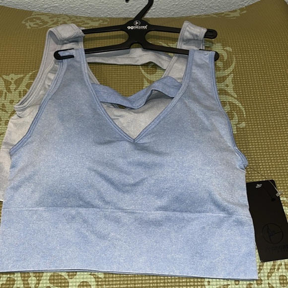 90 Degree 2 women’s sports bras. Stick to that New Year’s resolution - Picture 4 of 12